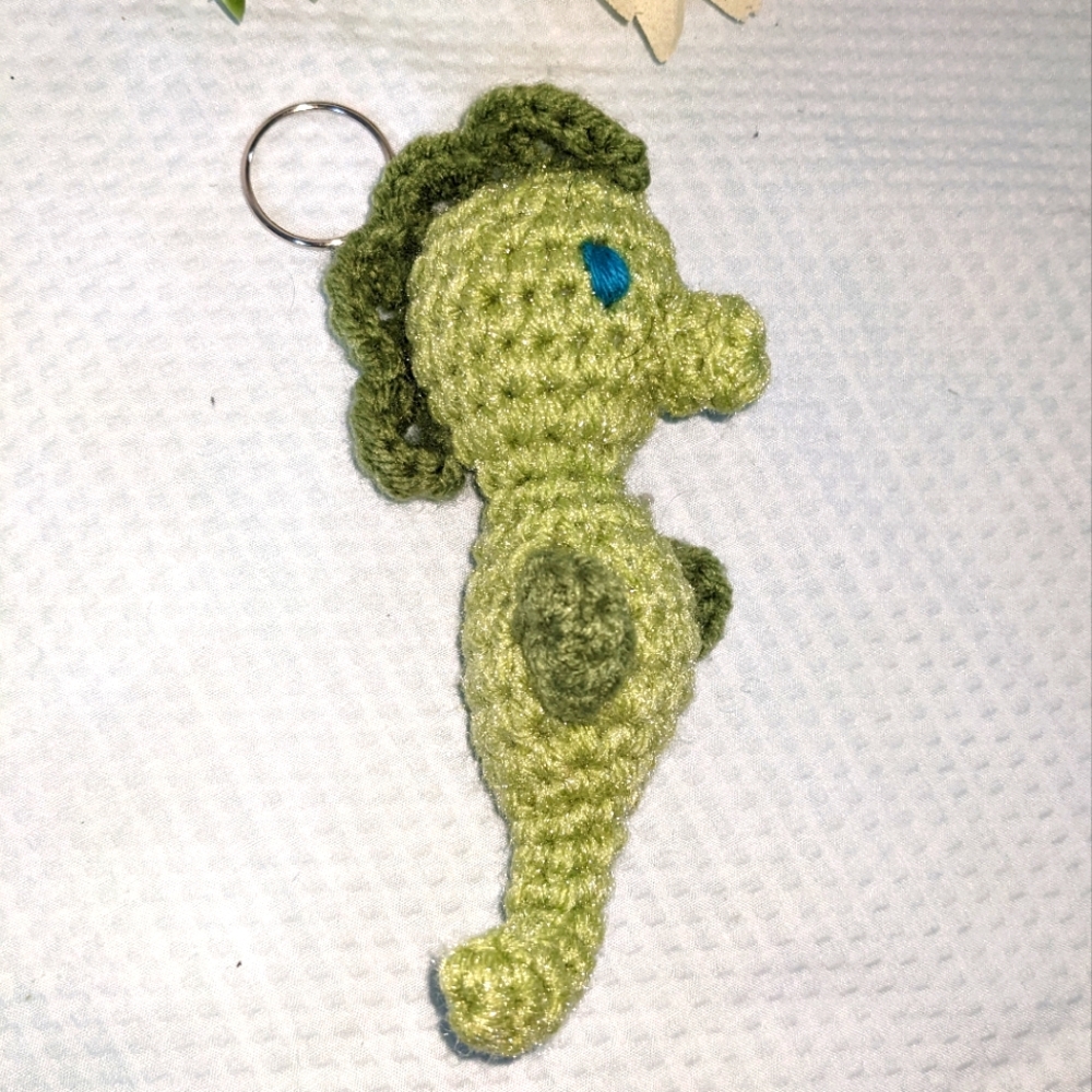 NEW Keychain Seahorse Purse Backpack Tag Green Crochet HANDCRAFTED